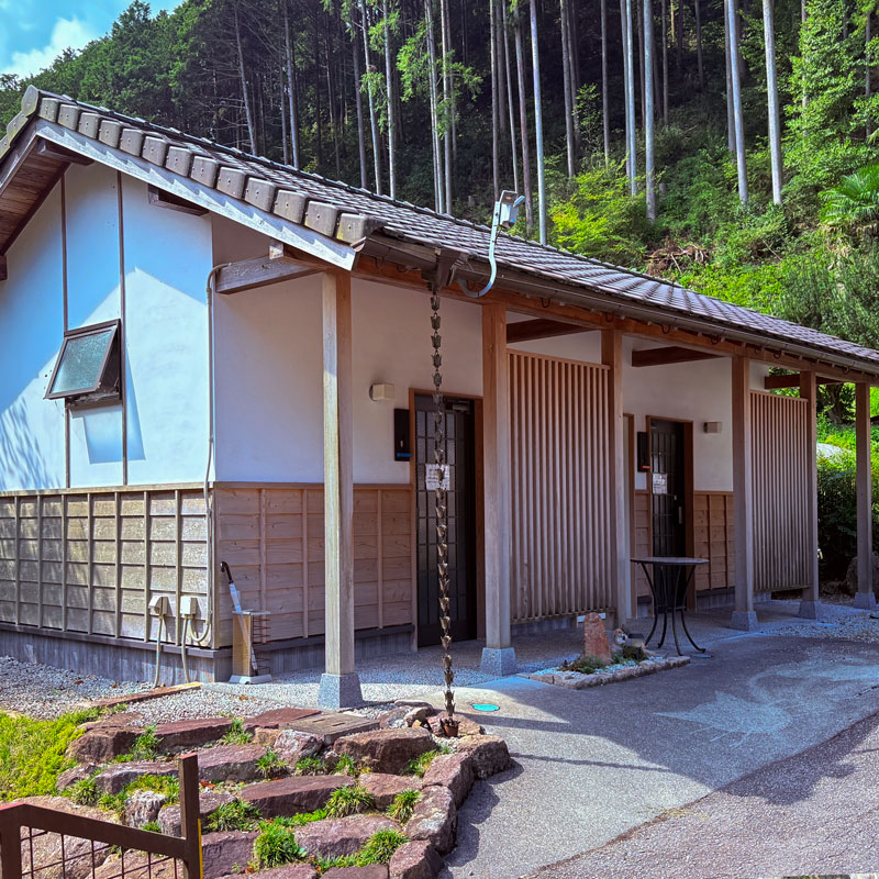 参拝者用トイレ